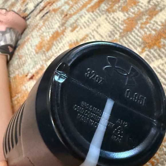 Under Armour Squeeze Plastic Water Bottle 32 oz Sideline Sport Grey Black Gym UA - Picture 6 of 6